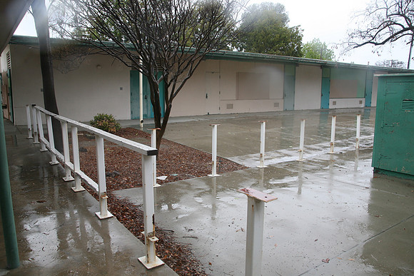 PARKING LOT Platt Ele School Woodland Hills00079