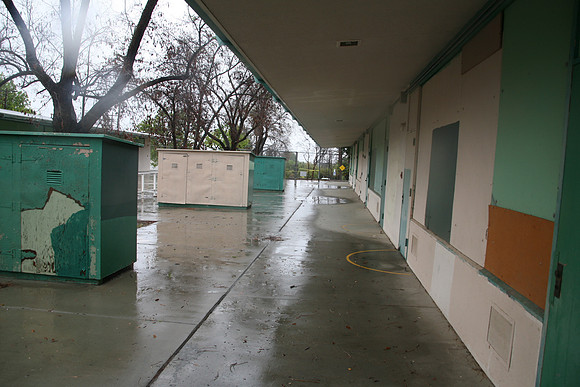 PARKING LOT Platt Ele School Woodland Hills00080