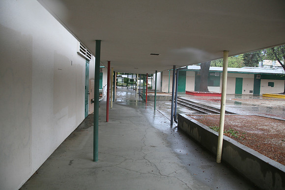PARKING LOT Platt Ele School Woodland Hills00081