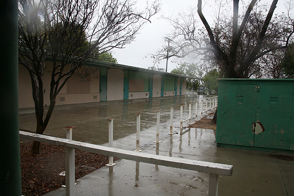 PARKING LOT Platt Ele School Woodland Hills00076